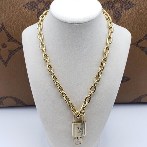 18K Gold-Plated Necklace with Authentic Louis Vuitton Padlock - Picture 11 of 12